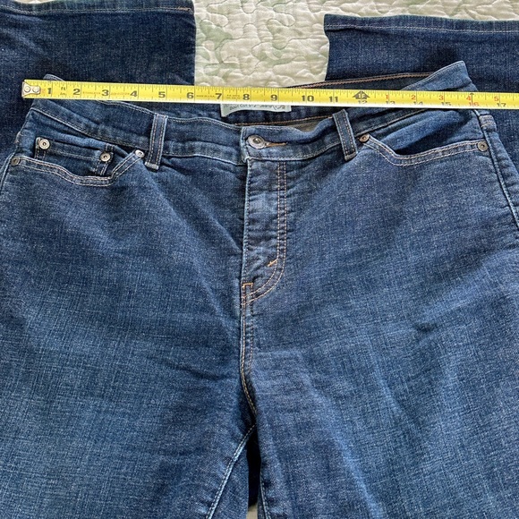 Levi’s Perfectly Slimming Bootcut 512 Jeans - Picture 4 of 13